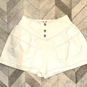Day + Moon  High-Waisted Cream Shorts sz Small. new with tags